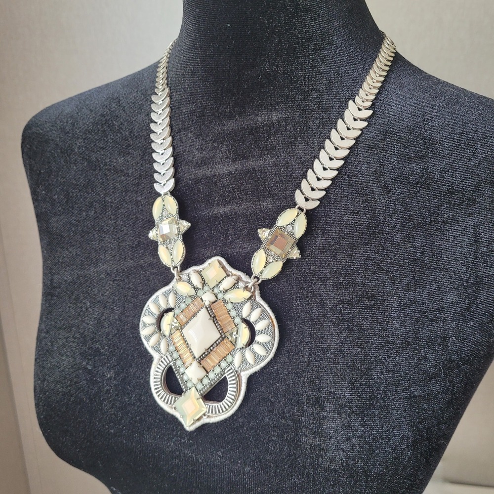 Stella & Dot Bohemian Statement Bib Necklace Silver Tone Stone Neutral Cream Tan